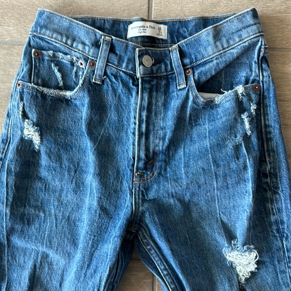Abercrombie & Fitch The Mom High Rise Jeans Size: 26 XS - Picture 2 of 7